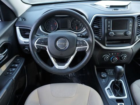 Used 2017 Jeep Cherokee Sport image 20