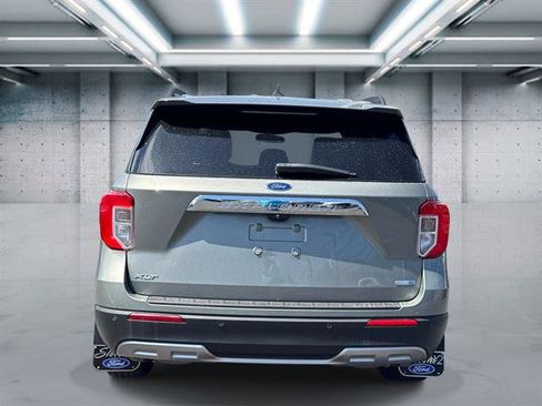 Used 2020 Ford Explorer XLT w/ Equipment Group 202A AWD/4WD image 4