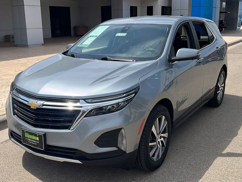 Used 2024 Chevrolet Equinox LT FWD image 3