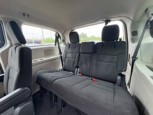 Used 2014 Dodge Grand Caravan American Value Package FWD image 12
