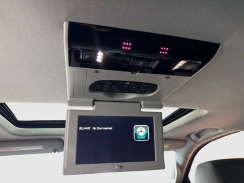 Used 2018 Chevrolet Tahoe Premier AWD/4WD image 38