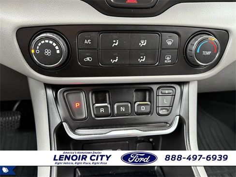 Used 2018 GMC Terrain SLE image 28