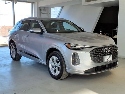 Certified 2025 Audi Q5 Premium w/ Convenience Package image 3