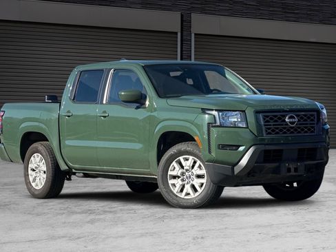 Used 2023 Nissan Frontier SV image 2