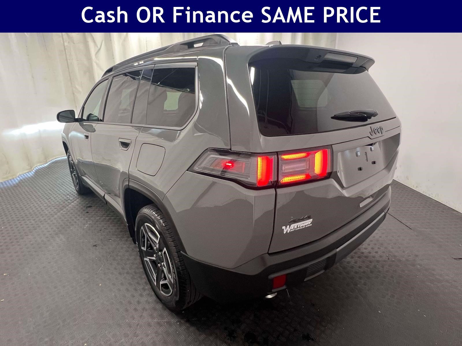 Used 2026 Jeep Cherokee Laredo AWD/4WD image 8