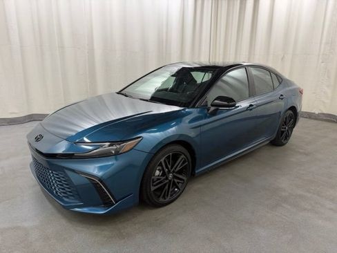 Used 2025 Toyota Camry XSE FWD image 2