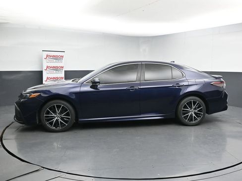 Used 2022 Toyota Camry SE FWD image 5