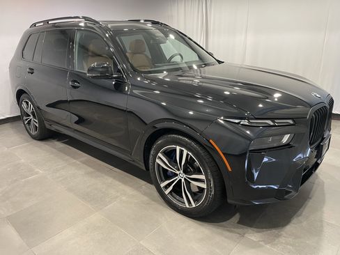 Used 2026 BMW X7 xDrive40i w/ M Sport Package AWD/4WD image 3