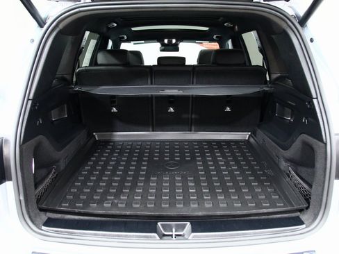 Used 2025 Mercedes-Benz GLB 250 4MATIC image 28