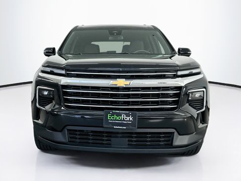 Used 2025 Chevrolet Traverse LT AWD/4WD image 2