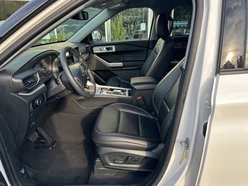 Used 2024 Ford Explorer XLT w/ Equipment Group 202A image 14