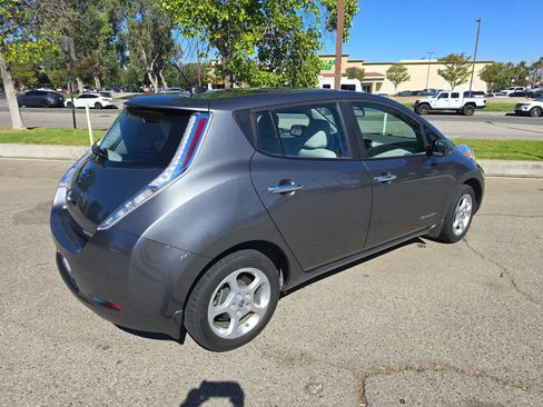 Used 2014 Nissan Leaf SV FWD image 5