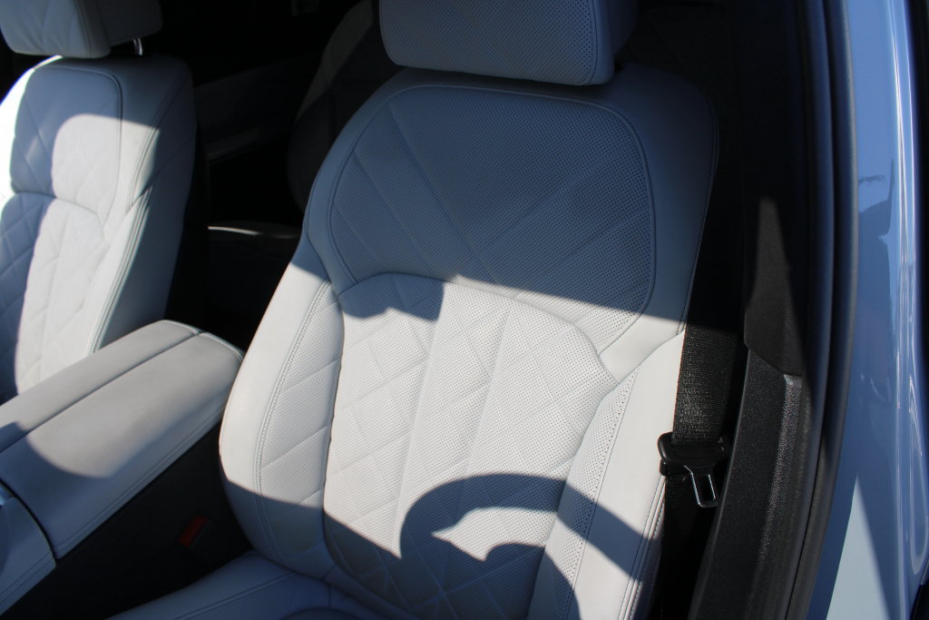 Used 2024 BMW X7 xDrive40i w/ M Sport Package AWD/4WD image 23