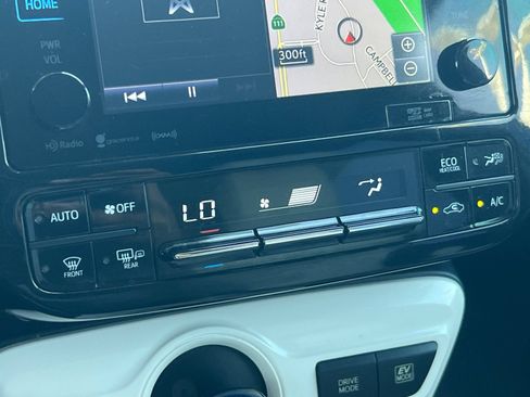 Used 2016 Toyota Prius Three Touring w/ Preferred Accessory Package FWD image 20