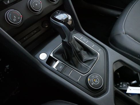 Used 2022 Volkswagen Taos SE image 24