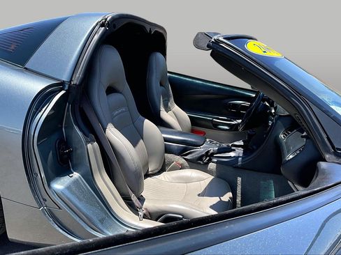 Used 2003 Chevrolet Corvette Coupe w/ Preferred Equipment Group RWD image 6