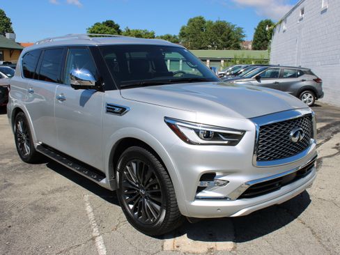 Used 2023 INFINITI QX80 Sensory w/ Cargo Package AWD/4WD image 12
