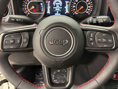 Used 2024 Jeep Wrangler Unlimited Rubicon w/ Convenience Group AWD/4WD image 11