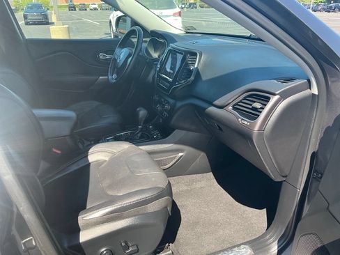 Used 2019 Jeep Cherokee Limited AWD/4WD image 32
