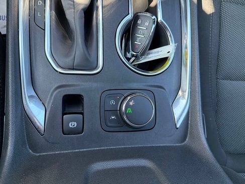 Used 2024 Chevrolet Traverse LT FWD image 23