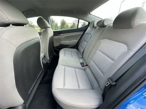 Used 2017 Hyundai Elantra SE image 14