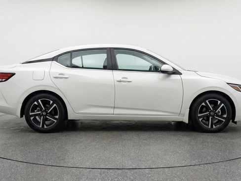 Used 2025 Nissan Sentra SV FWD image 11