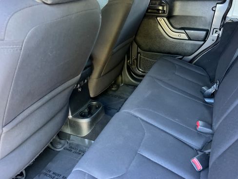 Used 2018 Jeep Wrangler Unlimited Sport S AWD/4WD image 4