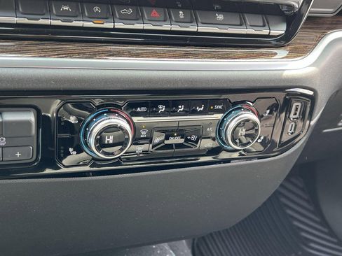 New 2025 GMC Sierra 1500 Elevation image 15