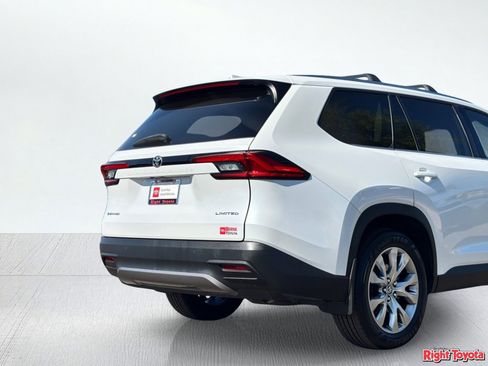 Certified 2024 Toyota Grand Highlander AWD Hybrid image 11