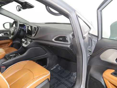 Used 2024 Chrysler Pacifica Pinnacle image 47