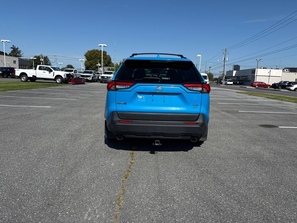 Used 2019 Toyota RAV4 XLE w/ Convenience Package AWD/4WD image 3