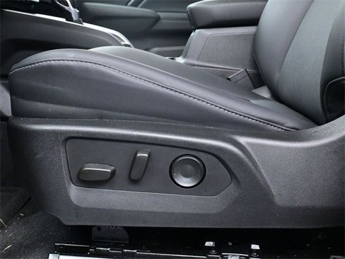 Used 2024 Chevrolet Colorado LT w/ LT Convenience Package III image 11