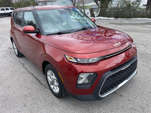 Used 2022 Kia Soul LX w/ Technology Package image 3