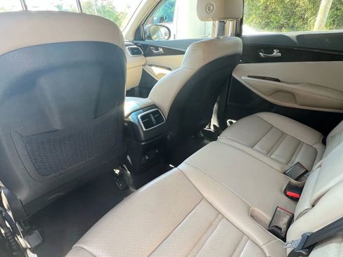 Used 2019 Kia Sorento EX FWD image 17