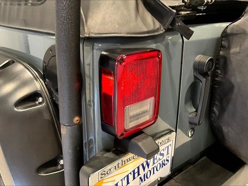 Used 2014 Jeep Wrangler Unlimited Sahara w/ Connectivity Group AWD/4WD image 23