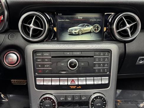 Used 2019 Mercedes-Benz SLC 300 w/ Premium Package image 36