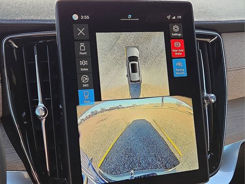 New 2026 Volvo XC90 B6 Plus w/ Protection Package Premier image 27