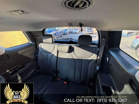 Used 2024 Hyundai Palisade SEL w/ Premium Package image 11