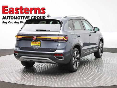 Used 2025 Volkswagen Taos SE AWD/4WD image 5