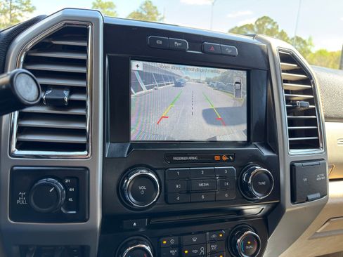 Used 2017 Ford F250 Lariat w/ Lariat Ultimate Package AWD/4WD image 12