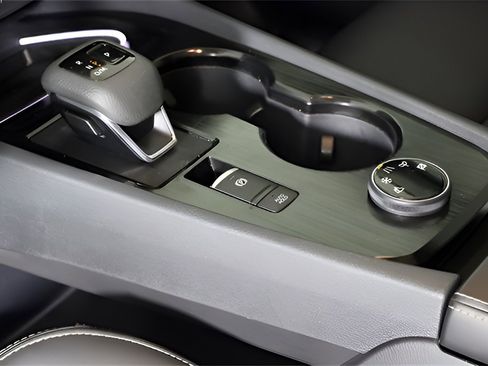 Used 2024 Nissan Rogue SL w/ SL Premium Package image 32