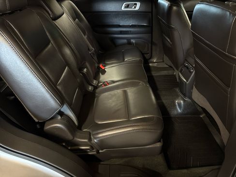 Used 2014 Ford Explorer XLT w/ Equipment Group 202A image 16