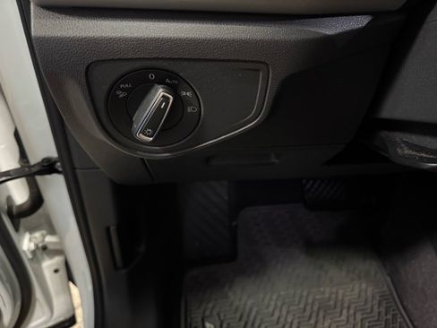 Used 2021 Volkswagen Atlas Cross Sport SE AWD/4WD image 17
