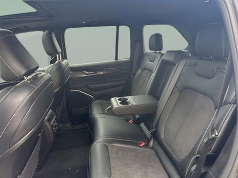 Used 2022 Jeep Grand Cherokee Altitude image 17