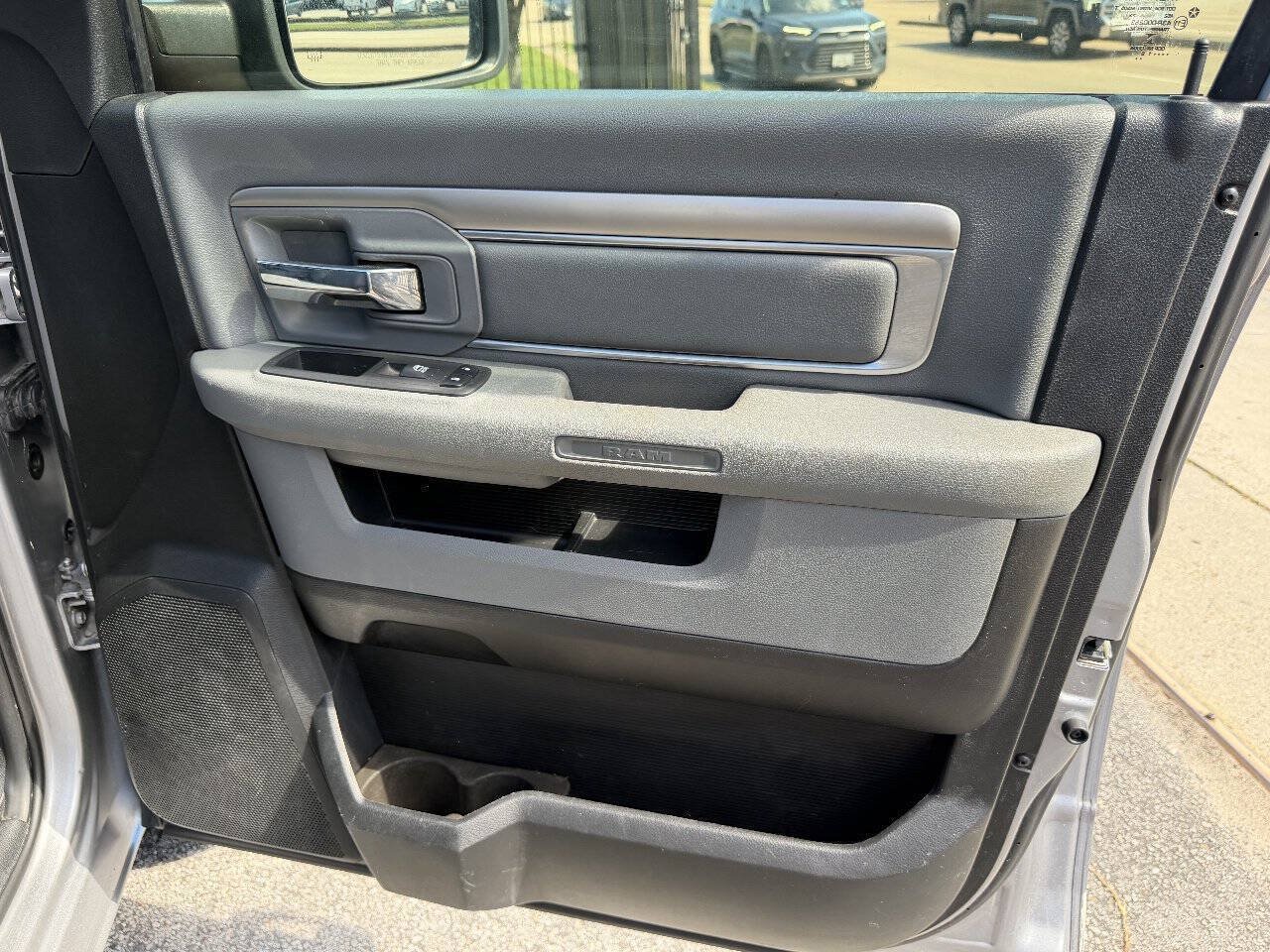 Used 2019 RAM 1500 Classic SLT RWD image 17