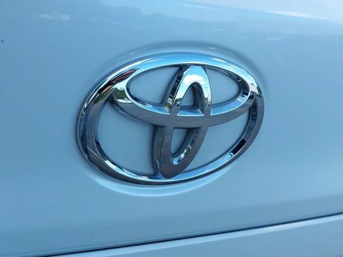 Used 2022 Toyota Corolla Cross LE AWD/4WD image 35