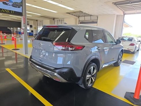 Used 2021 Nissan Rogue Platinum FWD image 2