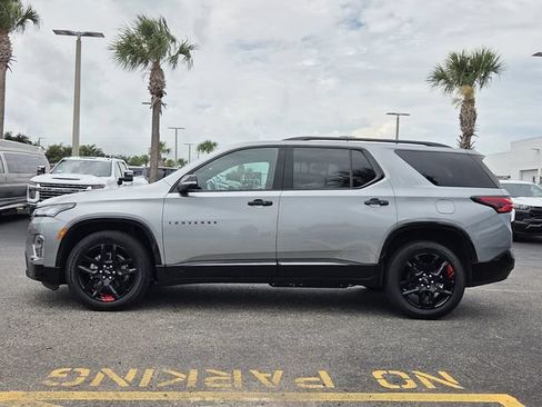 Certified 2023 Chevrolet Traverse Premier w/ Redline Edition FWD image 3
