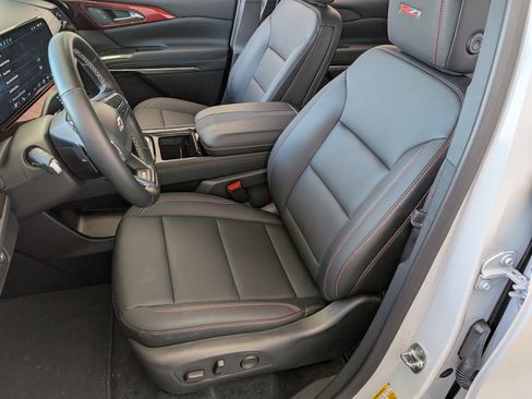 Used 2025 Chevrolet Traverse Z71 w/ Driver Confidence Package image 16