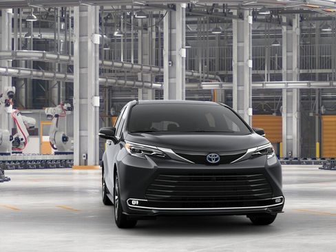 New 2025 Toyota Sienna Platinum image 16